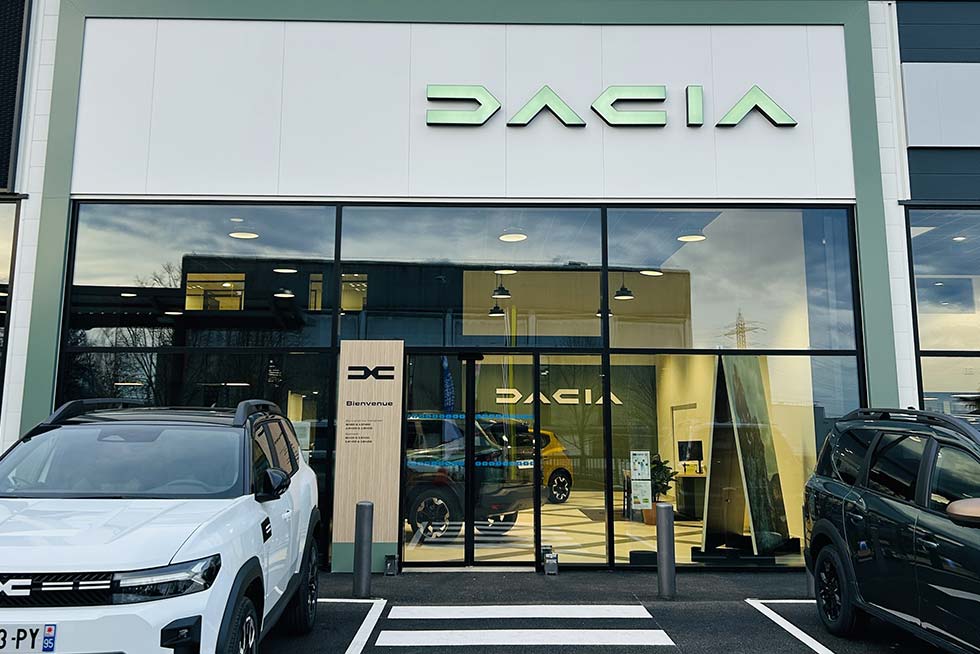 Devanture_Dacia_Cergy